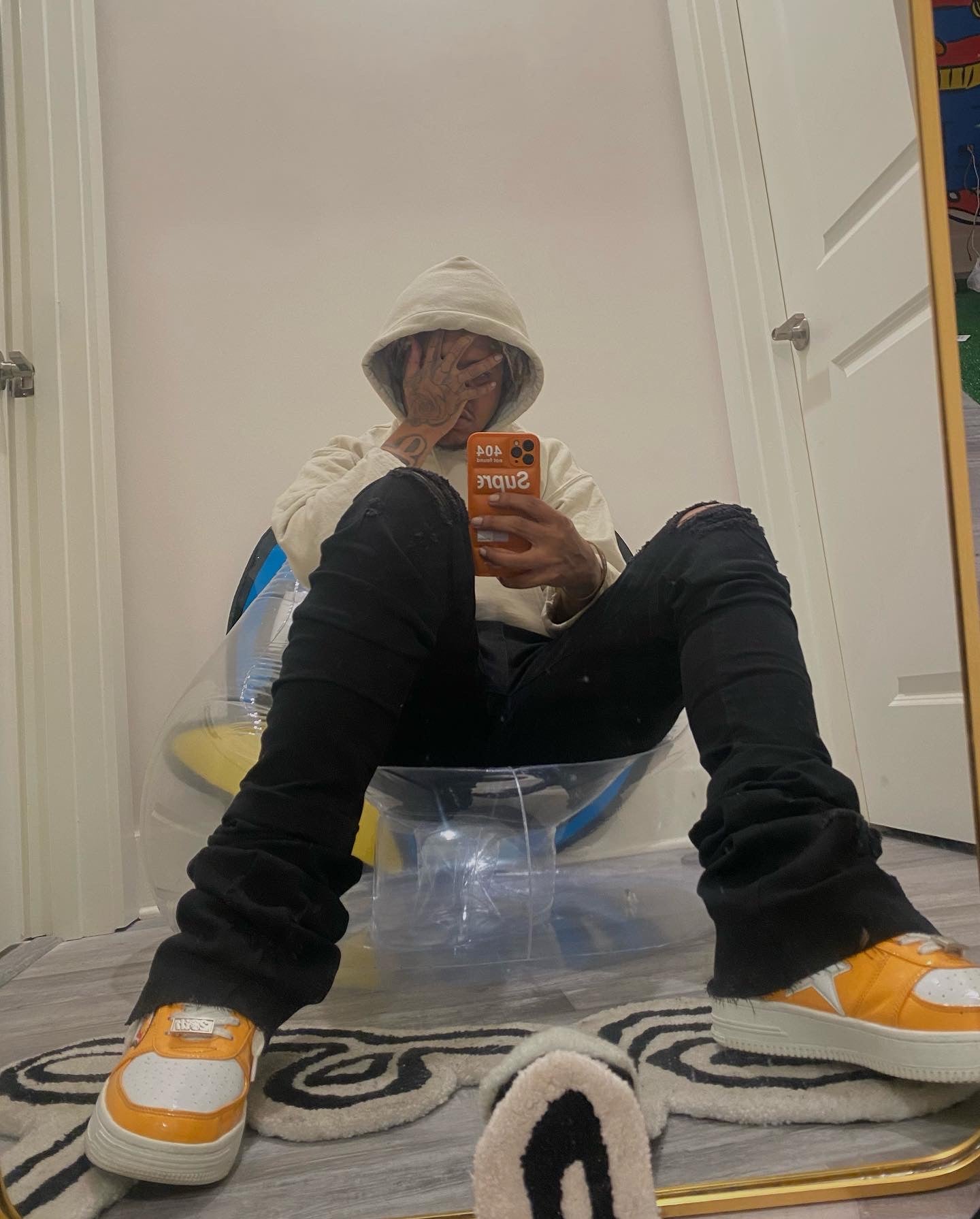 BLACK DISTRESSED EXTENDO DENIM